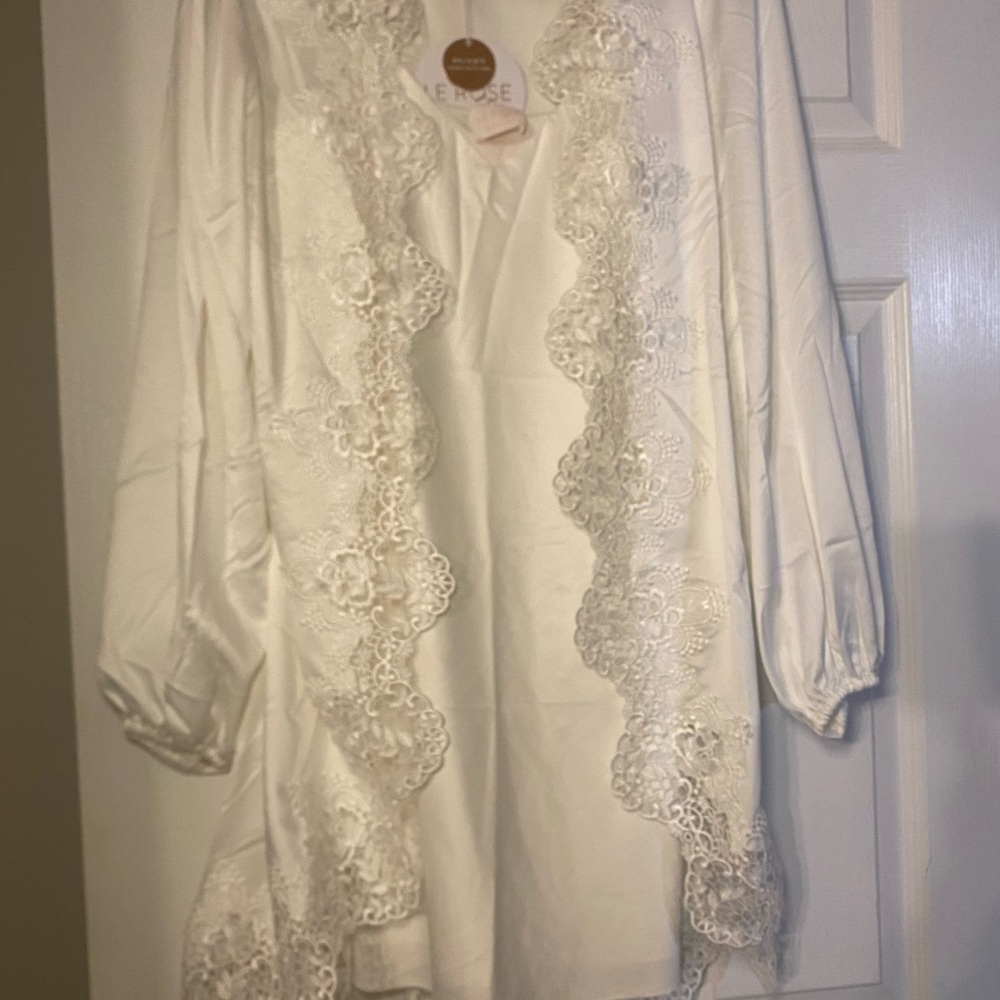 Elegant White Lace Trim Bridal Slip with Robe